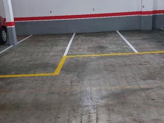 Parking voiture à Rosello  13. Parking recién pintado ,ahora está como nuevo