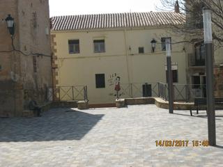 Casa a Carrer castell 11. Casa a plaça forn de la vila