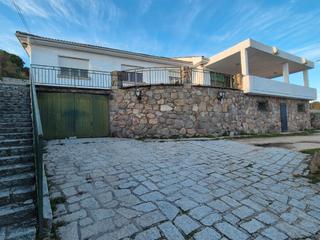 Chalet en Navarredonda 19. La parcela ideal con casa de una sola planta.