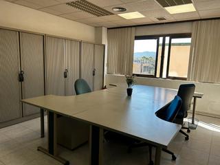 Affitto Ufficio in Calle balmes 8. Oficina en alquiler amueblada en calle comercial de ripollet