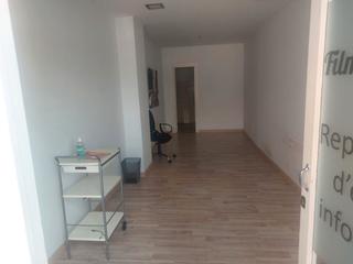 Lloguer Local Comercial a Carrer central 19. Local comercial