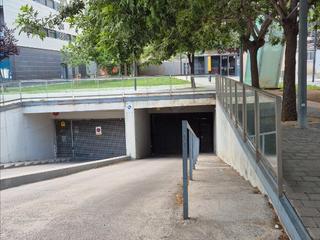 Miete Autoparkplatz in Amadeu torner  41. Parking para coche grande