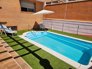 Casa aparellada a Calle la perdiz 15. Triplex pareado en una zona muy tranquila con piscina