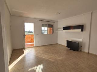 Casa adossada a Calle santa pola 18. Casa en venta