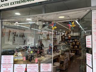 Transfer Business premise in Carrer de rosa ribas i parellada 23. Traspaso tienda de alimentación, embutidos , quesos y productos