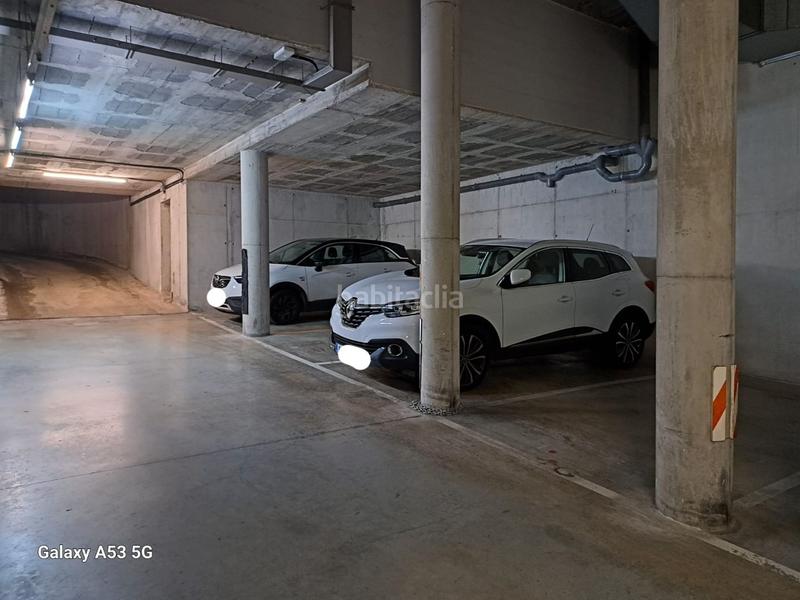 Foto 214c44c2-aed6-45b2-a590-b7a788174421. Aparcament cotxe a roure 27 a Canaletes - Turonet Cerdanyola del Vallès