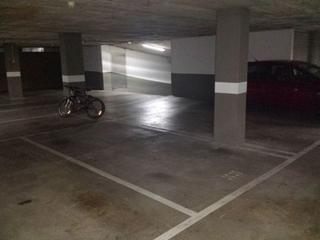 Aparcament cotxe a Fra luis de león 2. Pàrquing tranquil, ampli i de fàcil accés. 12 m2. 4,90mx2.40m. .