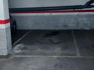 Car parking in Esteli 15. Plaza parking para coche grande
