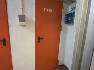 Parking coche en Carrer de felip ii 82. Trastero