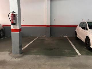 Miete Autoparkplatz in Passatge milans 19. Amplia plaza para vehículo grande