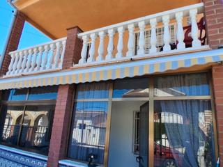 Casa adossada a Vallbona 6. Casa amplia y de muy buena construccion