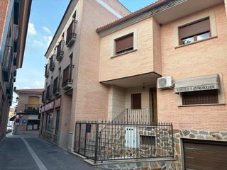 Casa a Calle alcolea 2. Chalet casi nuevo