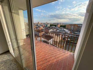 Flat in Carrer de les teixidores 3. Piso 4 habs. con terraza y ascensor. precio a la baja
