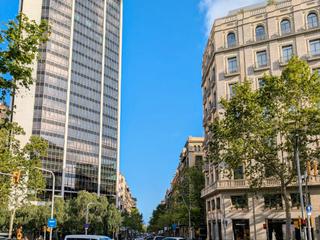Aparcament cotxe a Balmes 167. Plaza para coche grande en balmes con paris