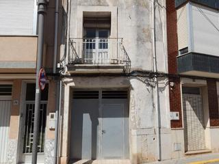 Maison à General cucala 32. Casa de pueblo con almacen/garaje y patio trasero