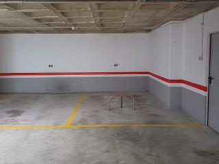 Location Parking voiture à Avenida juan de borbon 83. Alquiler trastero muy economico y bien ubicado