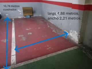 Autoparkplatz in Av. rasos de peguera 11. Plaza de parking para coche de unos 11 metros cuadrados.
