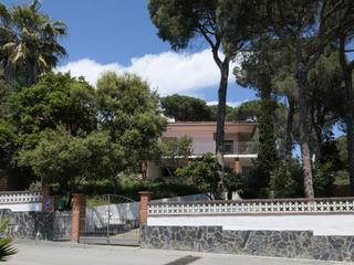 Xalet a Carrer de l'àliga 7. Casa de 182 m² con vistas al mar y parcela adicional edificable