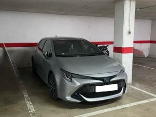 Aparcament cotxe a Avinguda de montilivi 40. Parking gran i de fàcil maniobra