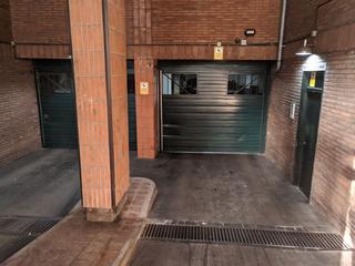 Lloguer Aparcament cotxe a Teodora lamadrid  52. Parking en comunidad grande