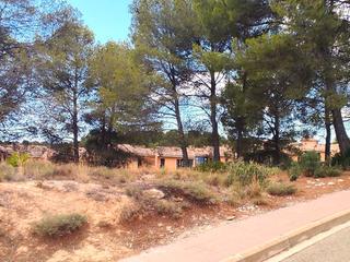 Terreny residencial a Avinguda vallserrat 178. Gran terreno en una ubicación privilegiada.