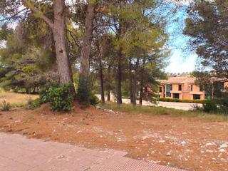 Terreny residencial a Avinguda vallserrat 180. Gran terreno en una ubicación privilegiada.