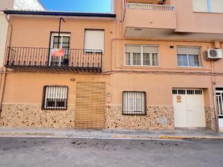 Casa en Carrer del carril 4. Entrar y a vivir