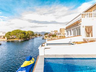 Lloguer Casa a Carrer port banyuls 32. Casa empuriabrava con piscina y amarre para barco motor