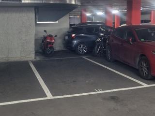 Parking voiture à Carles altés  22. Parking amplio para coche grande