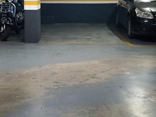 Miete Autoparkplatz in Calle traja 4. Es buena plaza ,se maniobra perfecto