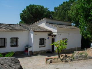 Casa en Puig brull 88. Vivienda con gran parcela en zona tranquila y segura, lista para