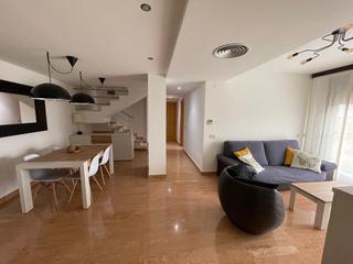Miete Zweistöckige Wohnung in Robert graupera 191. Fantástico dúplex en alquiler!