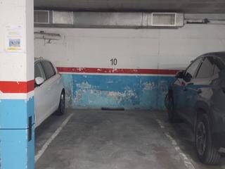 Lloguer Aparcament cotxe a Guifre el pilós 32. Alquiler parking coche mediano