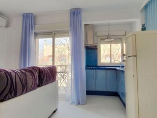 Alquiler Piso en Calle afán de ribera 110. Un refugio urbano con estilo y luz a raudales, listo para entrar