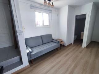 Rent Studio in Pons d'icart 7. Estudi àtic renovat per estrenar de 25 m2, lluminós i terrassa p