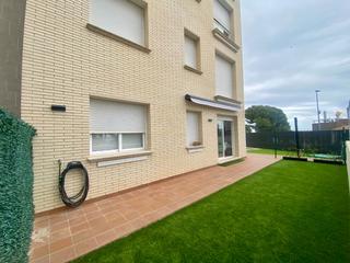 Apartamento en Avinguda andorra  27. ¡tu refugio en la costa brava! bajo de 47 m² + 39 m² de jardín p