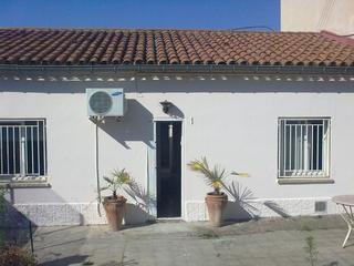 Casa adosada en Av. bisbe castelltort 1. Céntrica pero tranquila