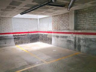 Aparcament cotxe a Pere sala  17. Parking sin maniobras