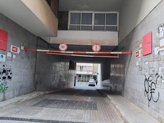Alquiler Parking coche en Rocafort  244-246. Fácil de aparcar  plaza nº 104 (primera planta)