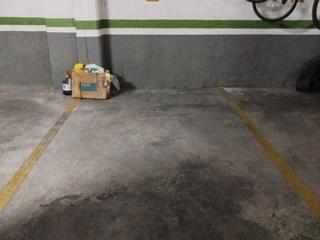 Lloguer Aparcament cotxe a Calle paris 156. Es para coche pequeño o dos motos