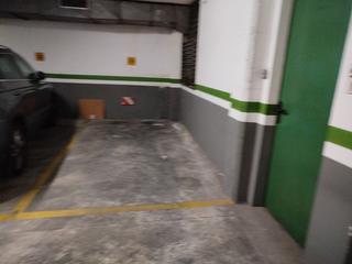 Alquiler Parking coche en Calle paris 156. Muy bien situado y con buena comunicación