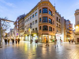 Traspàs Local Comercial a Plaça de la porxada  6. Por jubilación, ¡¡oportunidad!! traspaso negocio gastronómico re