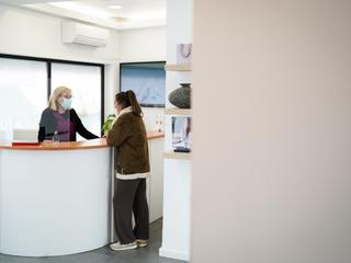 Miete Geschäftsraum in Carrer d'anselm clavé 9. Se alquila local donde actualmente hay una clínica de medicina e
