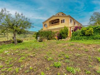 Casa en Diseminado poligon 01 1007. Finca mallorquina de estilo tradicional con mucho espacio e impr