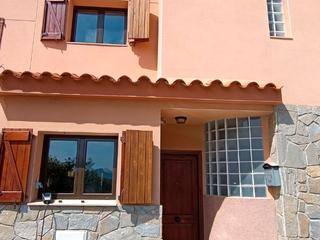 Casa aparellada a Carrer major 21. Casa unifamiliar de 3 plantas con jardín y zona comunitaria