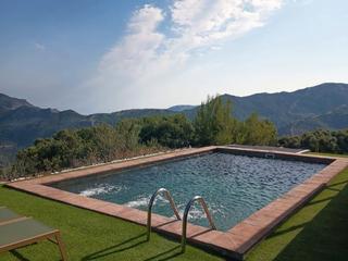 Rent Country house in Diseminado extrarradio 30. Cortijo con piscina en otivar y vistas impresionantes
