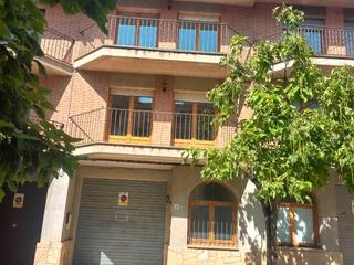Casa adossada a Calle d'en juan salvat  papasseit  13. Casa en venta  en solsona