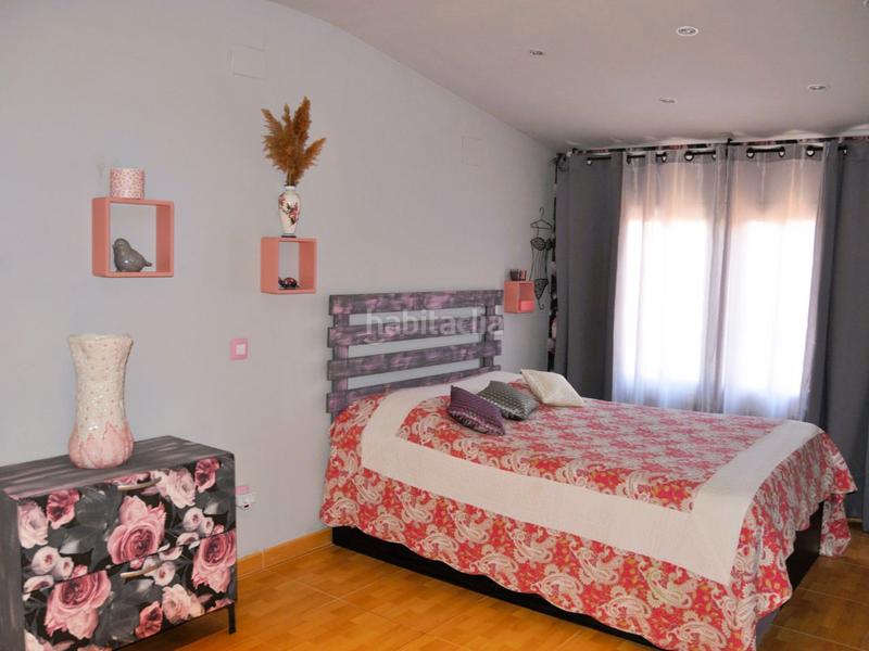 Foto 080083ed-b2af-42eb-bee0-2d0976a27231. Casa adosada en carrer provenca 7 villa familiar con piscina, jardín y garaje – zona tranquila en Sant Pere Pescador