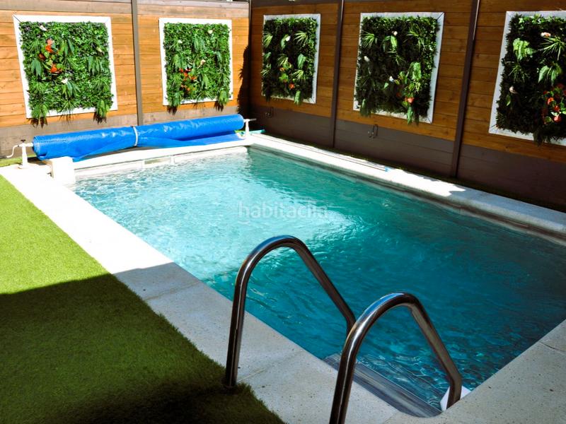 Foto daa272a3-79fb-42de-9543-b02f889067b6. Casa adosada en carrer provenca 7 villa familiar con piscina, jardín y garaje – zona tranquila en Sant Pere Pescador