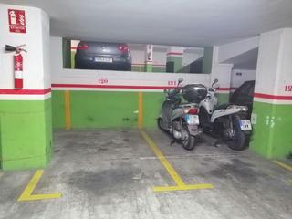 Rent Car parking in Portolà 22. Plaça per a cotxe petit o 2/3 motos